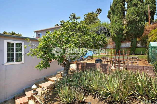 1445 Lemoyne ST LOS ANGELES, Ca. 90026 2개의 별도 주택과 태양열 패널이 있는 수익형 매물 Sell 매물번호 10073 사진 16