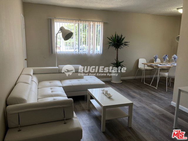 1023 E 28TH ST LOS ANGELES, Ca. 90011 LA다운타운에 위치한 리모델링된 2룸 임대매물! Rent 매물번호 10075 사진 1