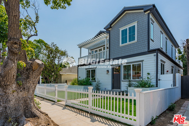 10756 Rochester Ave, Los Angeles, CA 90024 미국 LA에서 가장 인기 있는 웨스트우드(Westwood)지역 2층 단독주택 매매 Sell 매물번호 10081 사진 2
