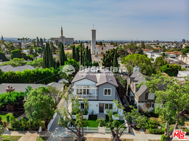 10756 Rochester Ave, Los Angeles, CA 90024 미국 LA에서 가장 인기 있는 웨스트우드(Westwood)지역 2층 단독주택 매매 Sell 매물번호 10081 사진 3