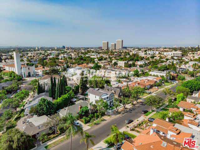 10756 Rochester Ave, Los Angeles, CA 90024 미국 LA에서 가장 인기 있는 웨스트우드(Westwood)지역 2층 단독주택 매매 Sell 매물번호 10081 사진 6