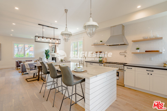 10756 Rochester Ave, Los Angeles, CA 90024 미국 LA에서 가장 인기 있는 웨스트우드(Westwood)지역 2층 단독주택 매매 Sell 매물번호 10081 사진 9