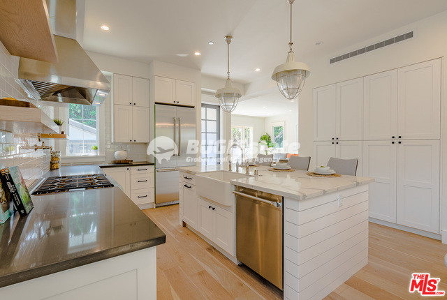 10756 Rochester Ave, Los Angeles, CA 90024 미국 LA에서 가장 인기 있는 웨스트우드(Westwood)지역 2층 단독주택 매매 Sell 매물번호 10081 사진 11
