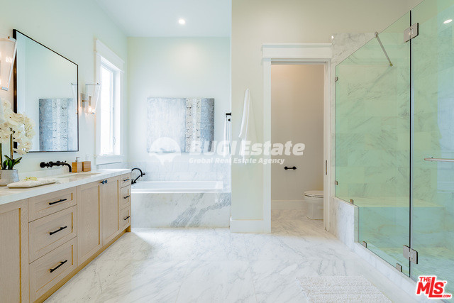 10756 Rochester Ave, Los Angeles, CA 90024 미국 LA에서 가장 인기 있는 웨스트우드(Westwood)지역 2층 단독주택 매매 Sell 매물번호 10081 사진 17