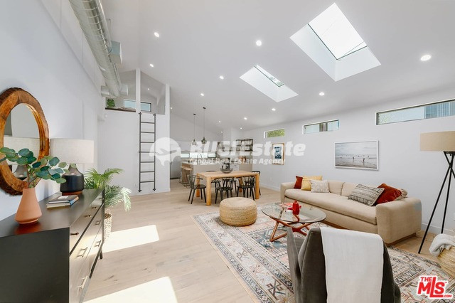 3429 LARISSA DR LOS ANGELES, Ca. 90026 Siver Lake Hills와 시내가 내려다 보이는 테라스가 있는 수익형 주택! Sell 매물번호 10083 사진 1