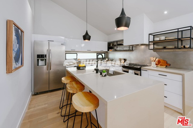 3429 LARISSA DR LOS ANGELES, Ca. 90026 Siver Lake Hills와 시내가 내려다 보이는 테라스가 있는 수익형 주택! Sell 매물번호 10083 사진 4