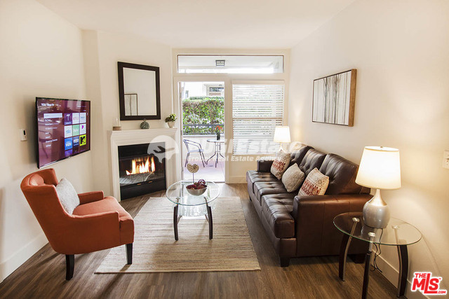10833 WILSHIRE BLVD LOS ANGELES, Ca. 90024 Westwood 지역 콘도형 풀옵션 입대 매물 Rent 매물번호 10087 사진 2