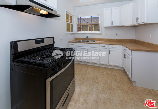 2018 W 39TH ST LOS ANGELES CA 90008 LA에 위치한 Leimert공원 근처에 있는 귀한 100%리모델링된 4Unit 수익형 무동 Sell 매물번호 10089 사진 8