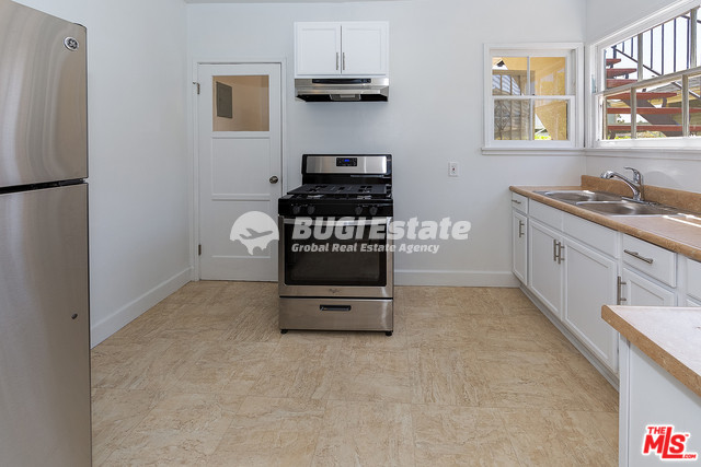2018 W 39TH ST LOS ANGELES CA 90008 LA에 위치한 Leimert공원 근처에 있는 귀한 100%리모델링된 4Unit 수익형 무동 Sell 매물번호 10089 사진 9