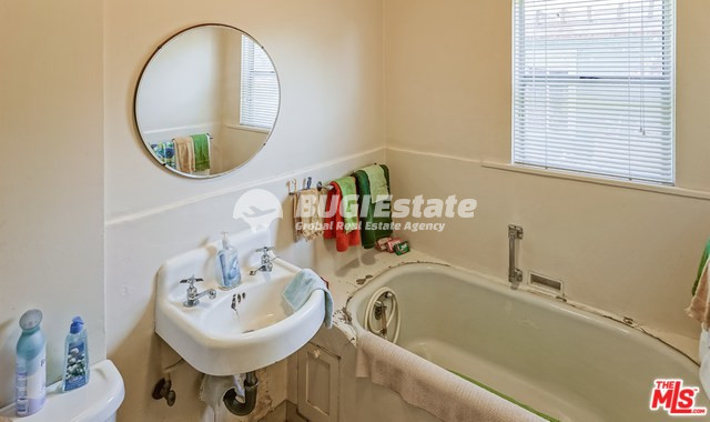 629 Rosemont Ave, Los Angeles, CA 90026 미국 Echo Park에 위치한 수익형 부동산 (2 하우스) Sell 매물번호 10091 사진 5