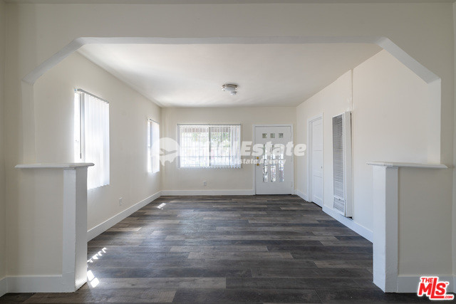 153 W VERNON AVE LOS ANGELES CA 90037 LA다운타운 완벽한 투자 기회! 5유닛 수익형 부동산 Sell 매물번호 10092 사진 4
