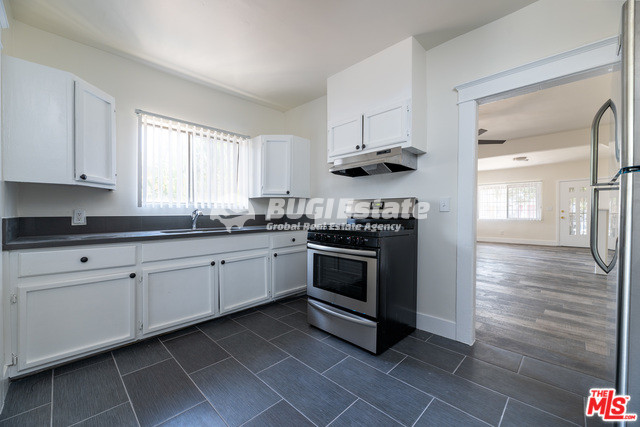 153 W VERNON AVE LOS ANGELES CA 90037 LA다운타운 완벽한 투자 기회! 5유닛 수익형 부동산 Sell 매물번호 10092 사진 7