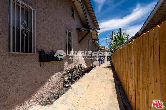 153 W VERNON AVE LOS ANGELES CA 90037 LA다운타운 완벽한 투자 기회! 5유닛 수익형 부동산 Sell 매물번호 10092 사진 15