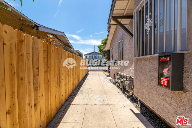 153 W VERNON AVE LOS ANGELES CA 90037 LA다운타운 완벽한 투자 기회! 5유닛 수익형 부동산 Sell 매물번호 10092 사진 22