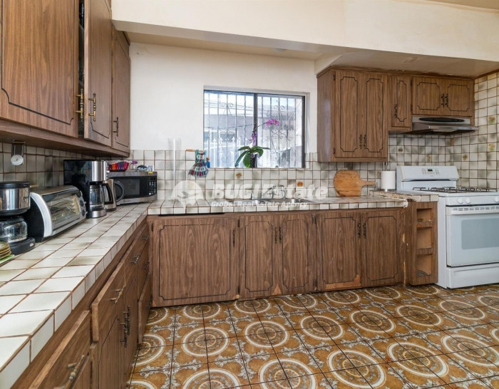 1321 North Normandie Avenue, Los Angeles, CA 90027 미국 헐리우드에 위치한 트리플 플렉스 수익형 부동산 Sell 매물번호 10093 사진 6