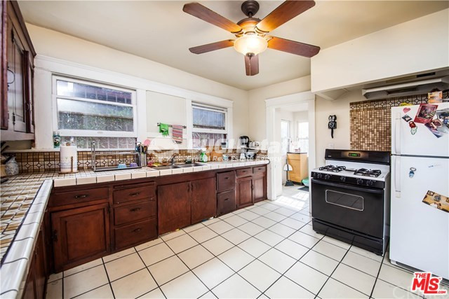 1130 S HOOVER ST LOS ANGELES CA 90006 DTLA 가까이에 위치한 3유닛 수익형 부동산 Sell 매물번호 10095 사진 5