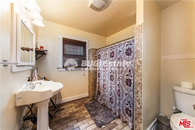 1130 S HOOVER ST LOS ANGELES CA 90006 DTLA 가까이에 위치한 3유닛 수익형 부동산 Sell 매물번호 10095 사진 9