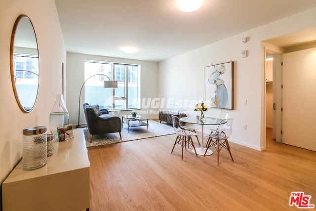 889 S FRANCISCO ST LOS ANGELES, Ca. 90017 Downtown LA에 위치한 Metropolis Unit #810 콘도 매매 Sell 매물번호 10099 사진 1