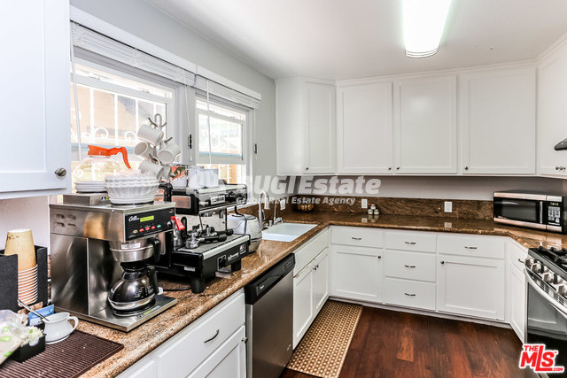 207 South Benton Way, Los Angeles, CA 90057 미국 LA다운타운 부근 2층 Single Family House Sell 매물번호 10002 사진 1