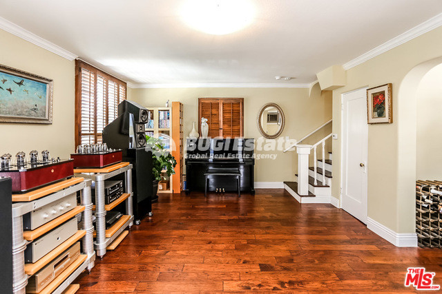 207 South Benton Way, Los Angeles, CA 90057 미국 LA다운타운 부근 2층 Single Family House Sell 매물번호 10002 사진 3