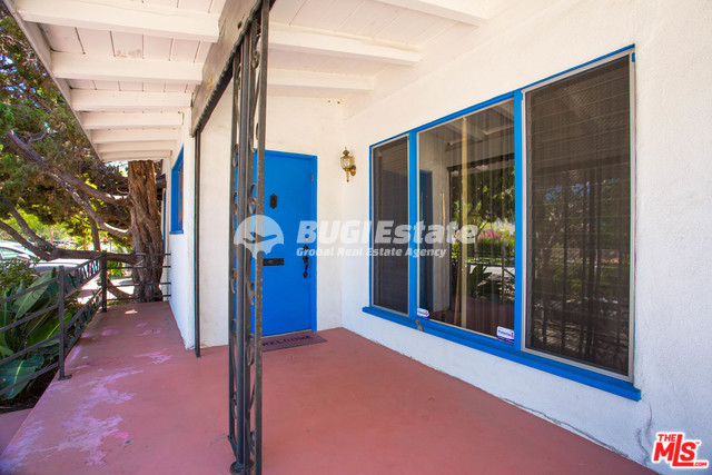 245 S Almont Dr, Beverly Hills, CA 90211 미국 Beverly Hills에 위치한 One Story Spanish Bungalow! Sell 매물번호 10042 사진 2