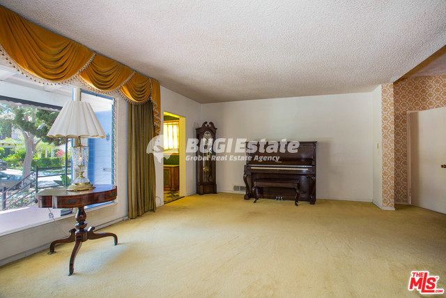 245 S Almont Dr, Beverly Hills, CA 90211 미국 Beverly Hills에 위치한 One Story Spanish Bungalow! Sell 매물번호 10042 사진 3
