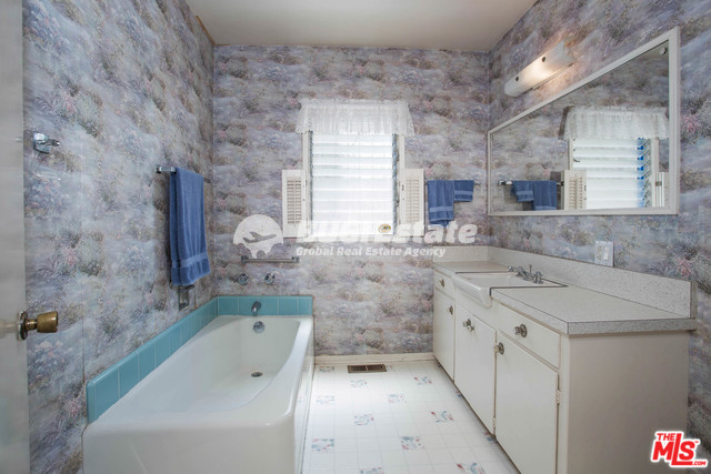 245 S Almont Dr, Beverly Hills, CA 90211 미국 Beverly Hills에 위치한 One Story Spanish Bungalow! Sell 매물번호 10042 사진 11