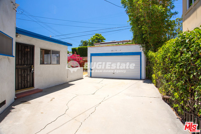 245 S Almont Dr, Beverly Hills, CA 90211 미국 Beverly Hills에 위치한 One Story Spanish Bungalow! Sell 매물번호 10042 사진 15