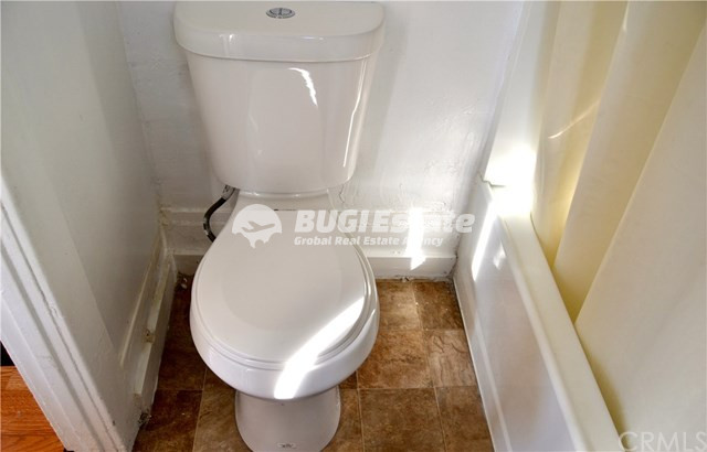 168 N Alexandria Ave, Los Angeles, CA 90004 미국 Korea Town 중심에 위치한 아름다운 2 Unit 수익형 건물 Sell 매물번호 10023 사진 6