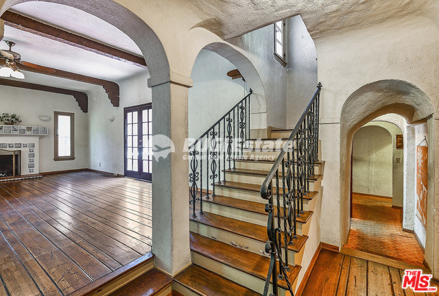 1464 Comstock Ave, Los Angeles, CA 90024 미국 COMSTOCK HILLS에 위치한 2층 단독주택! Sell 매물번호 10043 사진 1