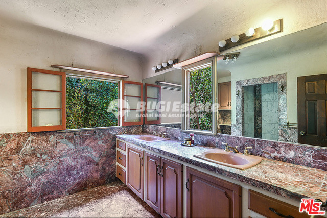 1464 Comstock Ave, Los Angeles, CA 90024 미국 COMSTOCK HILLS에 위치한 2층 단독주택! Sell 매물번호 10043 사진 16