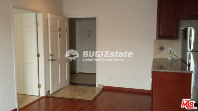 137 S Crescent Dr, Beverly Hills, CA 90212 미국 Beverly Hills 중심에 위치한 원룸 임대! Unit #04 Rent 매물번호 10037 사진 3