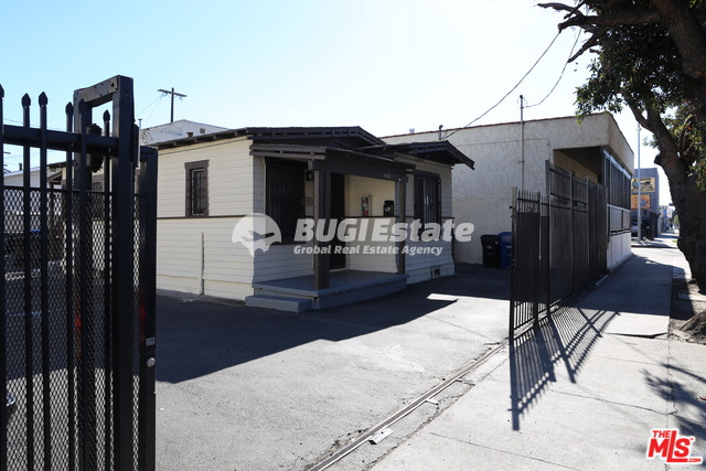 735 W 52ND PL LOS ANGELES CA 90037 LA다운타운 7 Units 수익형 주택 Sell 매물번호 10050 사진 2