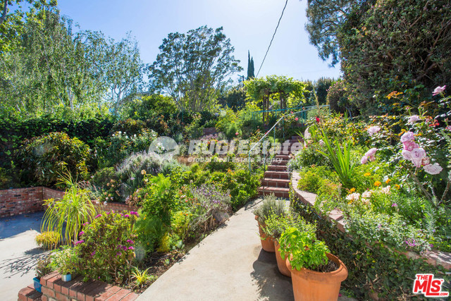 10337 Mississippi Ave, Los Angeles, CA 90025 미국 웨스트우드 부근 정원이 넓은 4룸 Single Family House Sell 매물번호 10007 사진 7