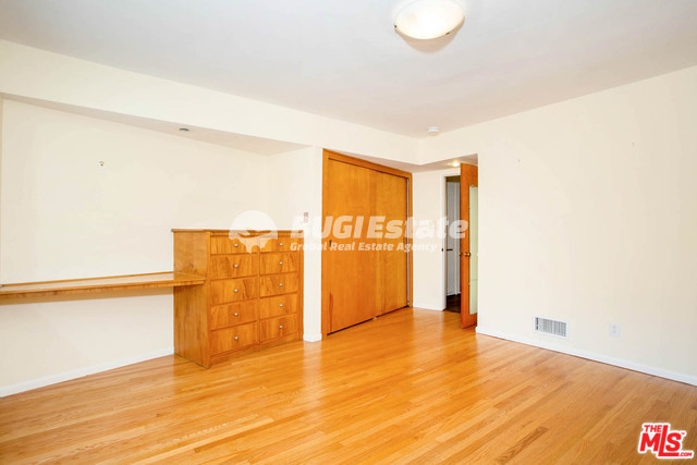 10337 Mississippi Ave, Los Angeles, CA 90025 미국 웨스트우드 부근 정원이 넓은 4룸 Single Family House Sell 매물번호 10007 사진 8