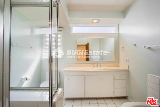 10337 Mississippi Ave, Los Angeles, CA 90025 미국 웨스트우드 부근 정원이 넓은 4룸 Single Family House Sell 매물번호 10007 사진 9