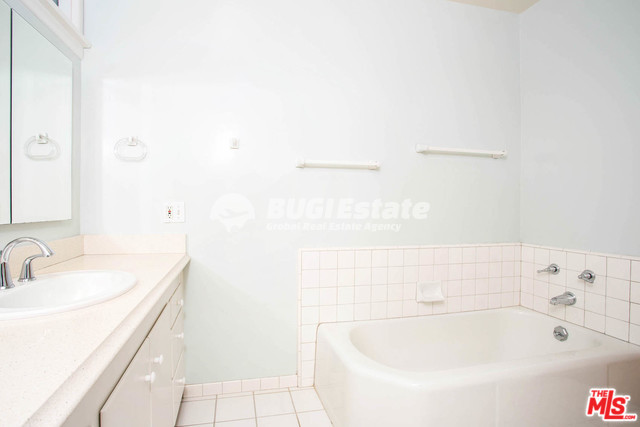 10337 Mississippi Ave, Los Angeles, CA 90025 미국 웨스트우드 부근 정원이 넓은 4룸 Single Family House Sell 매물번호 10007 사진 10