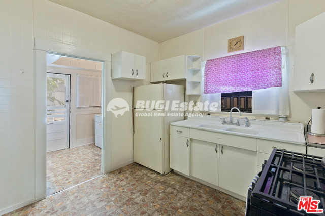 5817 VIRGINIA AVE LOS ANGELES, Ca. 90038 Hollywood에 위치한 수익형 매물 Sell 매물번호 10067 사진 5