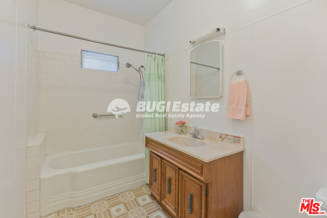 5817 VIRGINIA AVE LOS ANGELES, Ca. 90038 Hollywood에 위치한 수익형 매물 Sell 매물번호 10067 사진 8