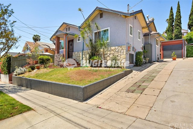 1445 Lemoyne ST LOS ANGELES, Ca. 90026 2개의 별도 주택과 태양열 패널이 있는 수익형 매물 Sell 매물번호 10073 사진 1