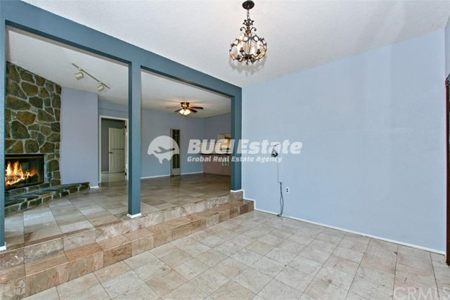 1445 Lemoyne ST LOS ANGELES, Ca. 90026 2개의 별도 주택과 태양열 패널이 있는 수익형 매물 Sell 매물번호 10073 사진 4
